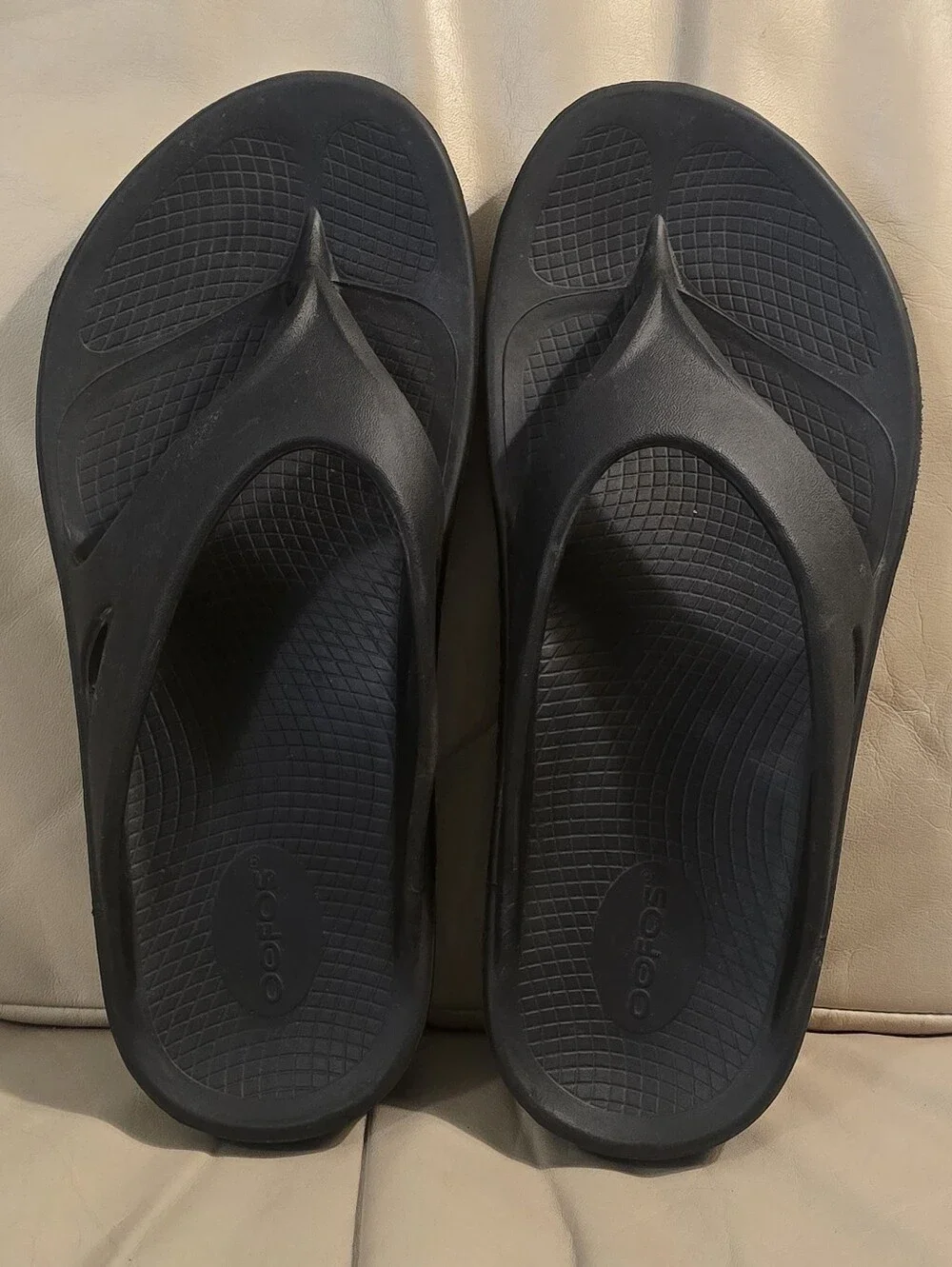 Oofos Men's Black Recovery Flip Flops Men's 9 Women's 11